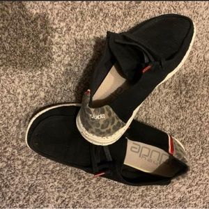 Ladies hey dudes size 9